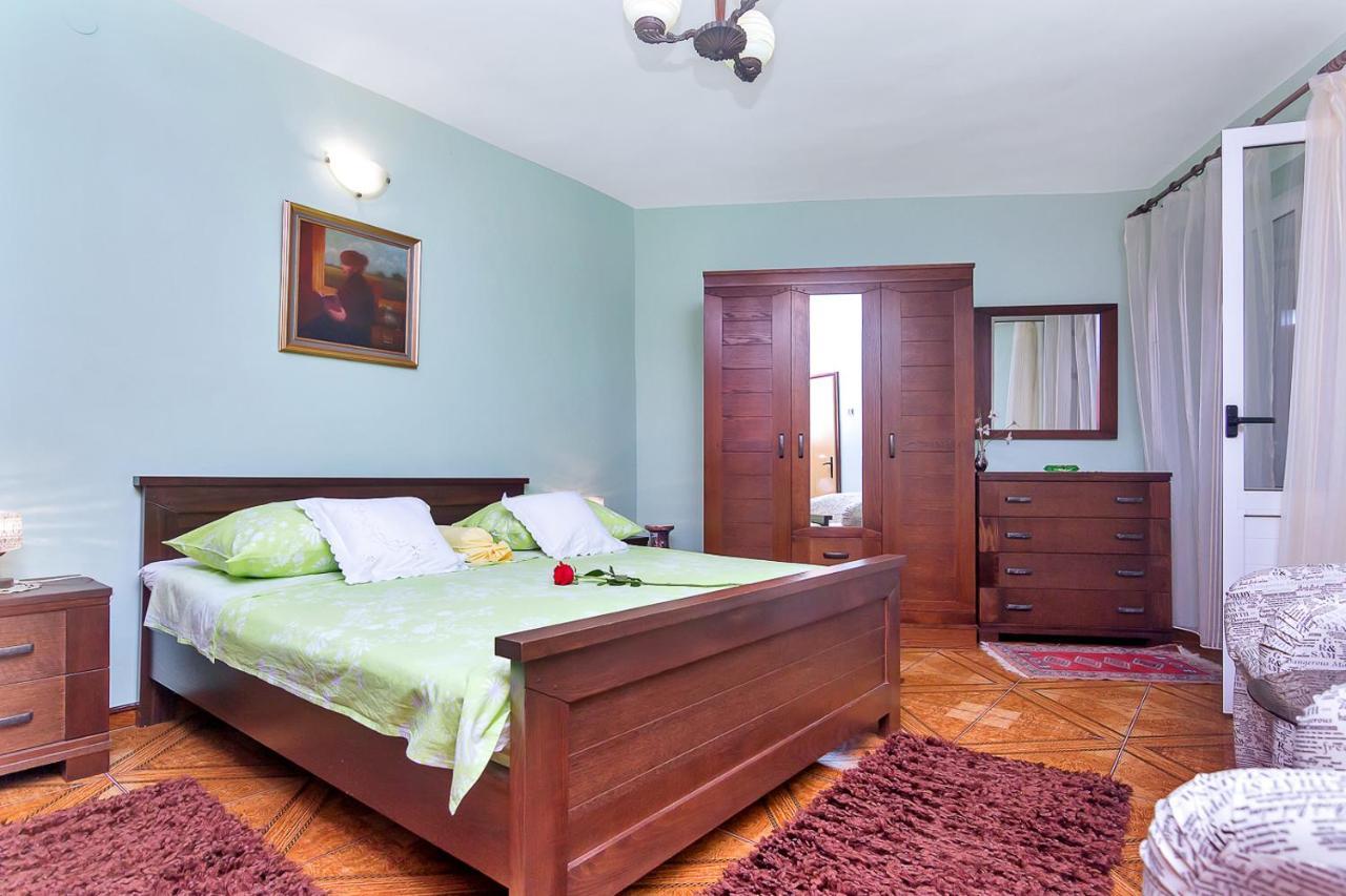 Apartment Lory *